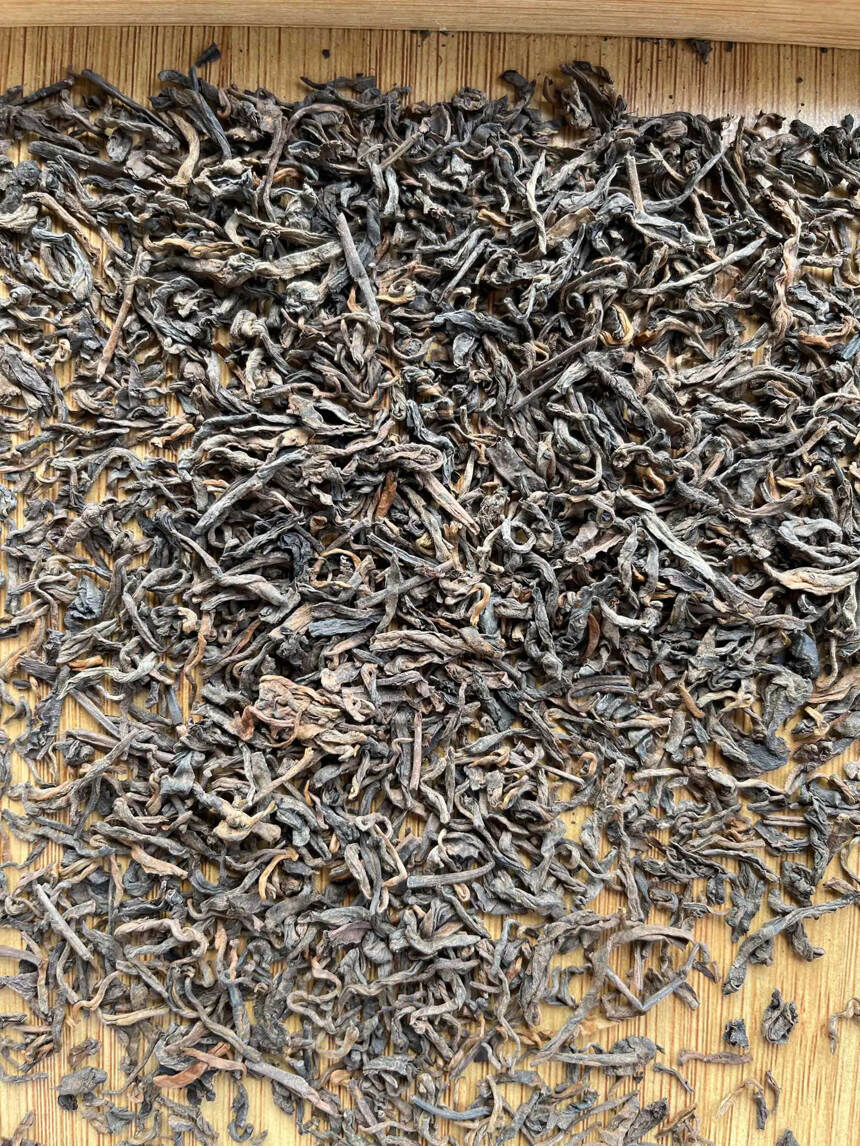 #普洱茶# 80年代老普洱熟茶，勐海古树料。焦糖香，