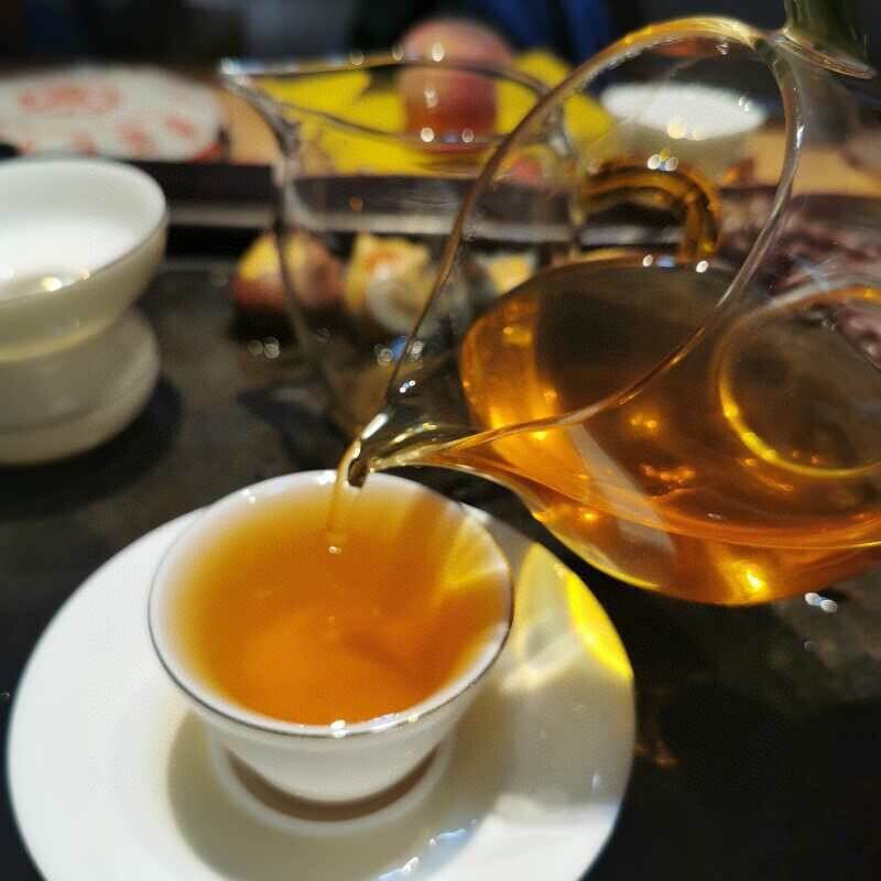 98年三棵绿大树老生茶，
布朗古树纯料！#普洱茶#