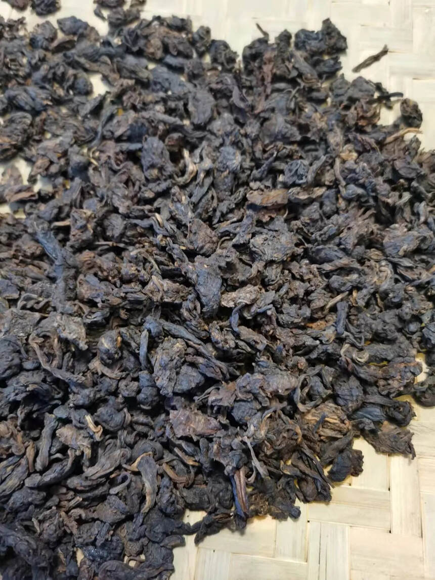 2018年老班章乔木发酵而筛选的茶头。#普洱茶# #