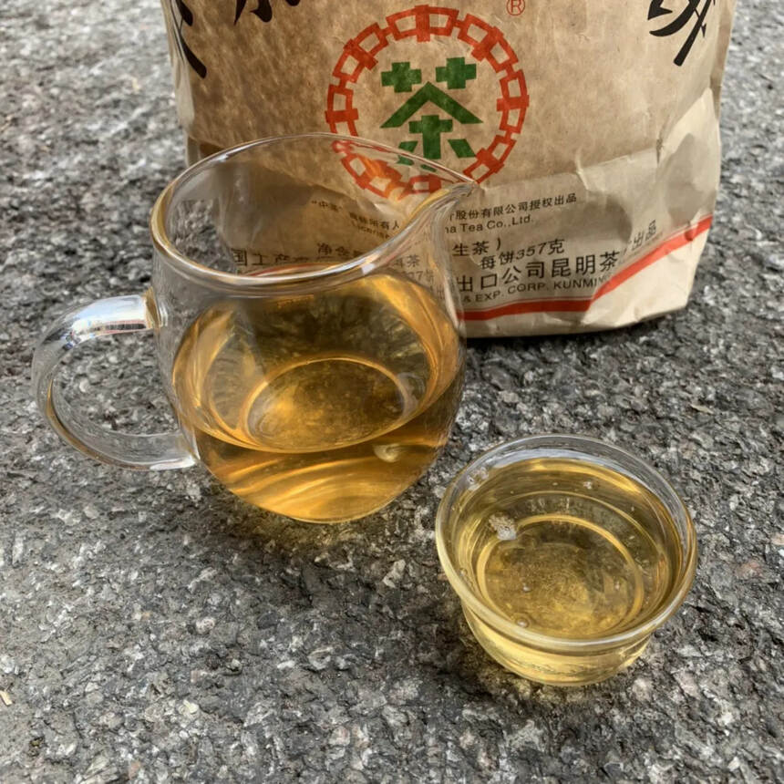 2007年中茶第一饼
15年纯纯的超干仓存放
茶饼周