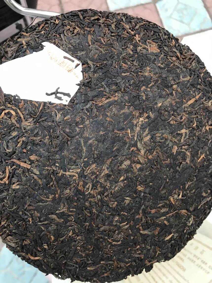此茶由勐海南峤茶厂05年发酵精制而成