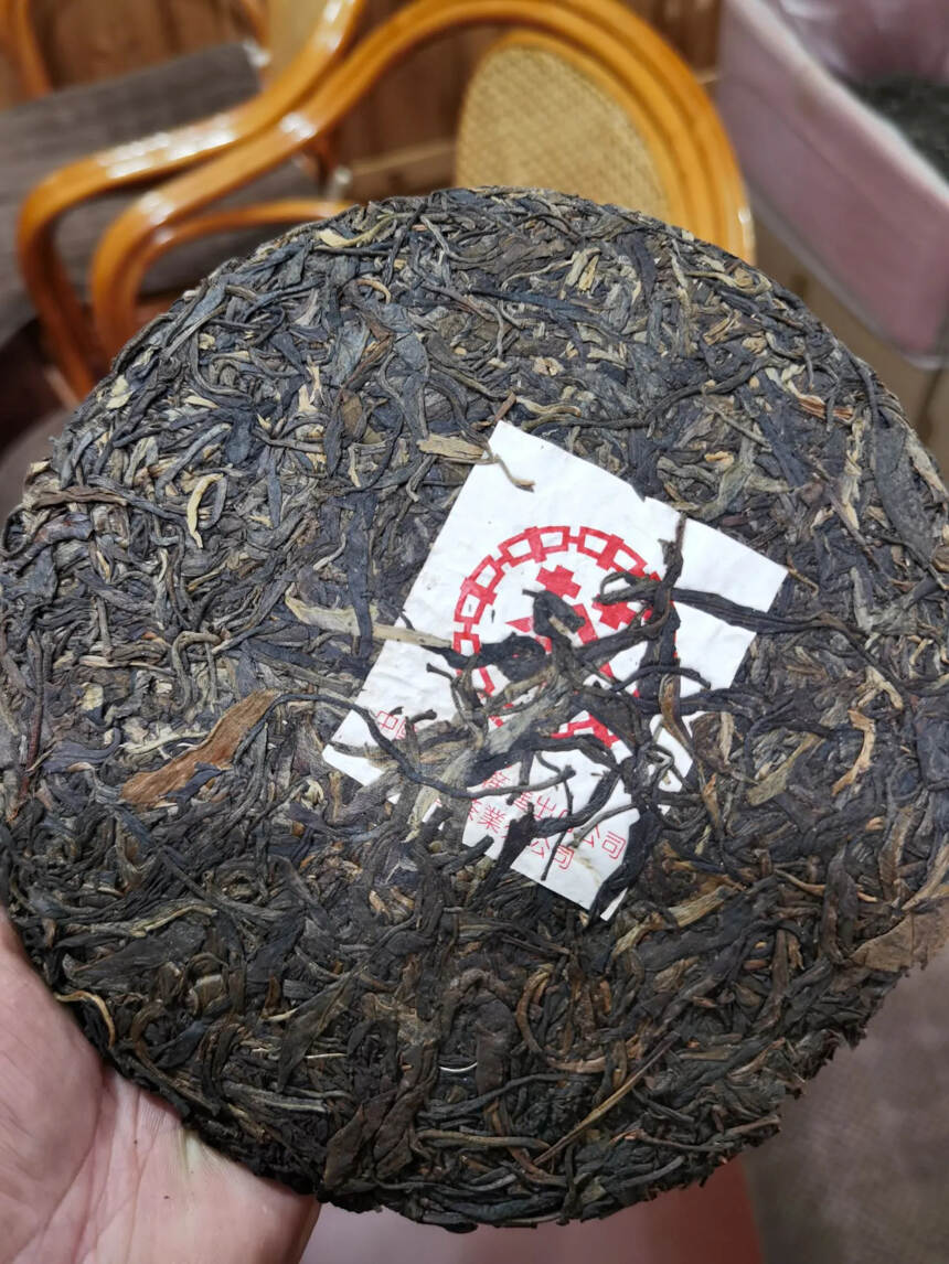 98年中茶粉红印生茶，烟韵好，回甘快，茶气足。白菜味