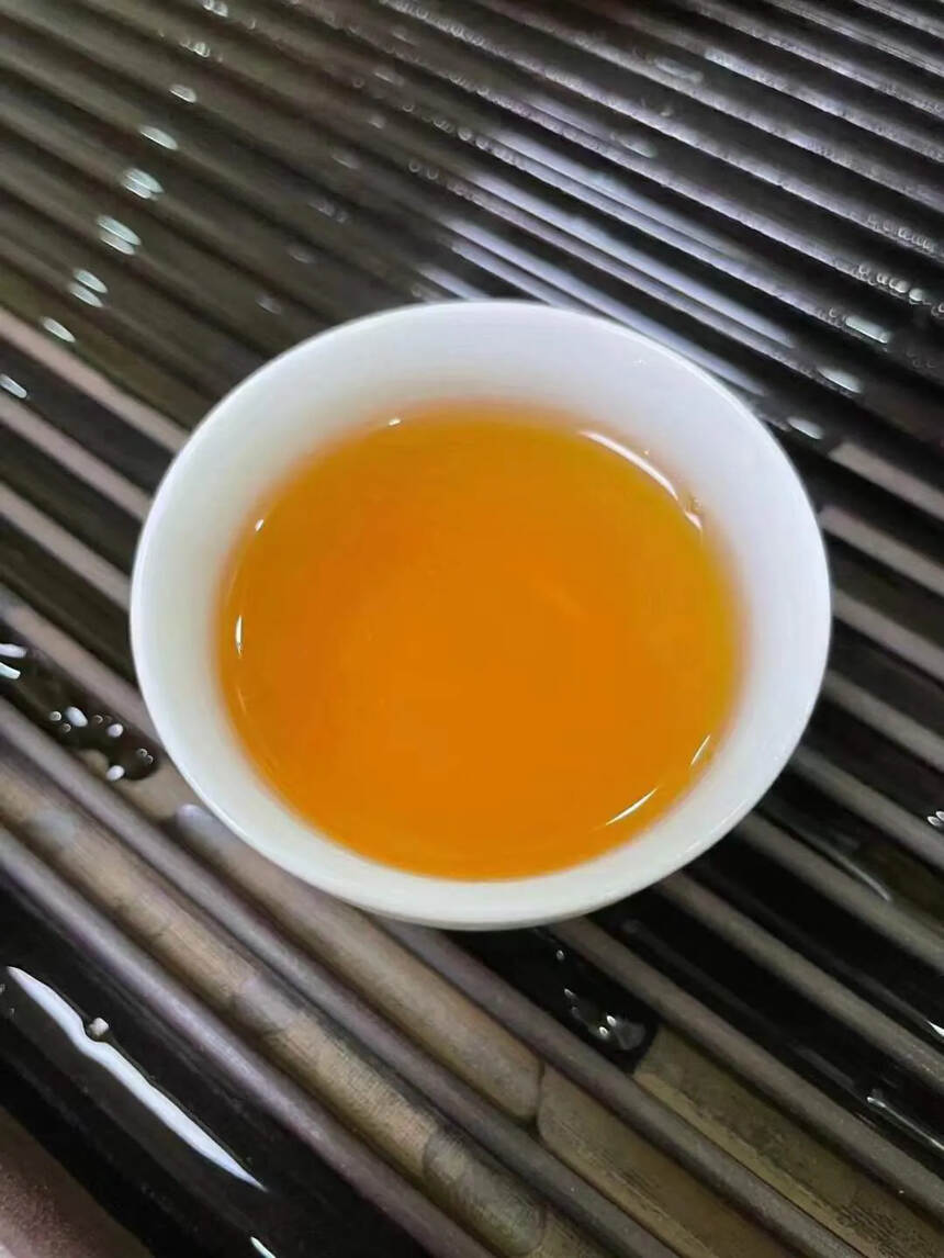 2007年昌泰老陈的茶 ·布朗，采用传统石磨压制，精