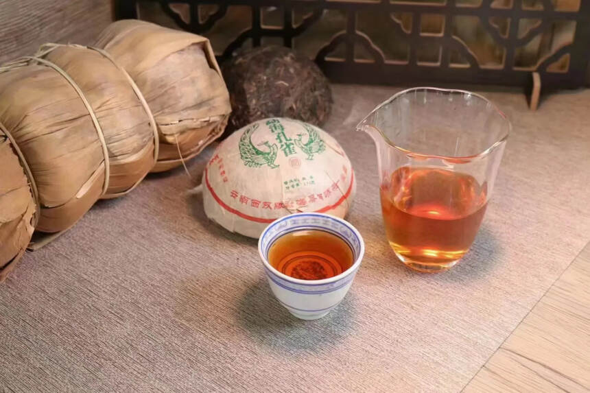 2005南嶠茶厂出品，勐海孔雀老生沱；纯干仓高香，内
