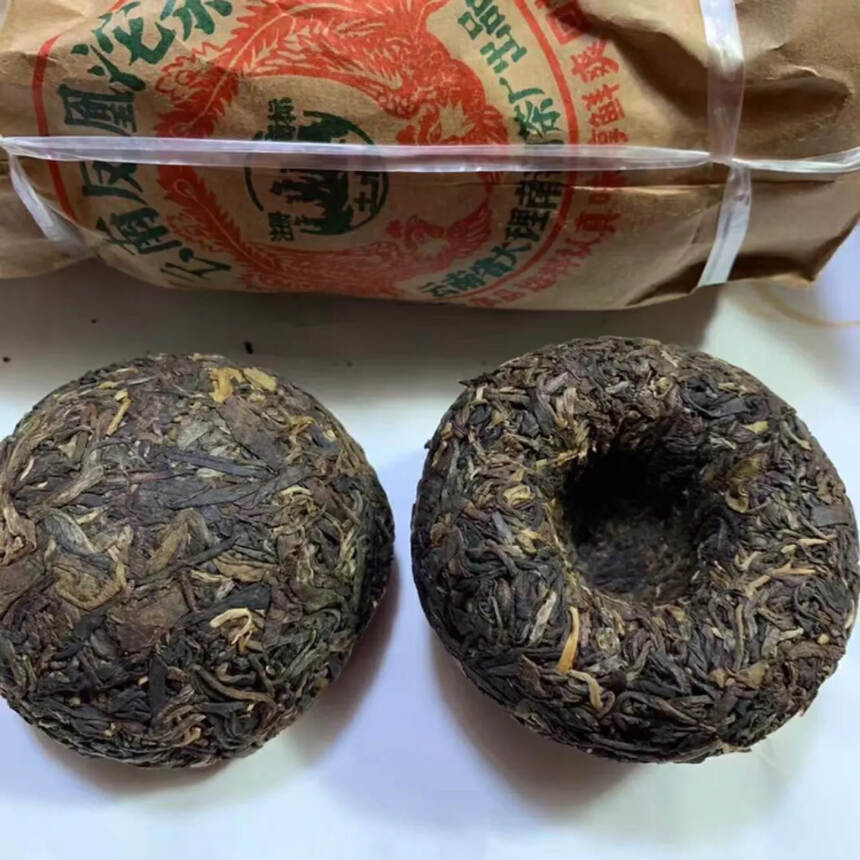 云南土林凤凰沱茶
规格：一条5个！一件30条！此茶精