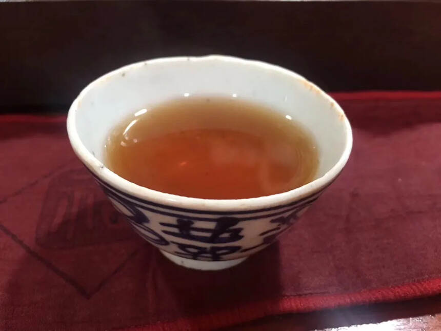 高山乔木青饼 纯干仓/烟香味。#茶# #普洱茶# #