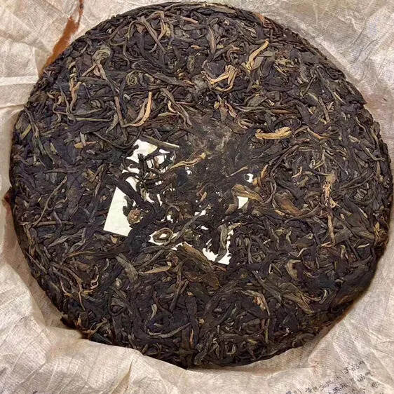 04年易武正山麻黑老树茶，易武顺时兴号张毅试销品，古