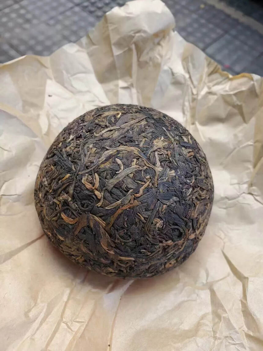 98年花园茶厂销法沱，由云南西双版纳小乔木叶种压制而