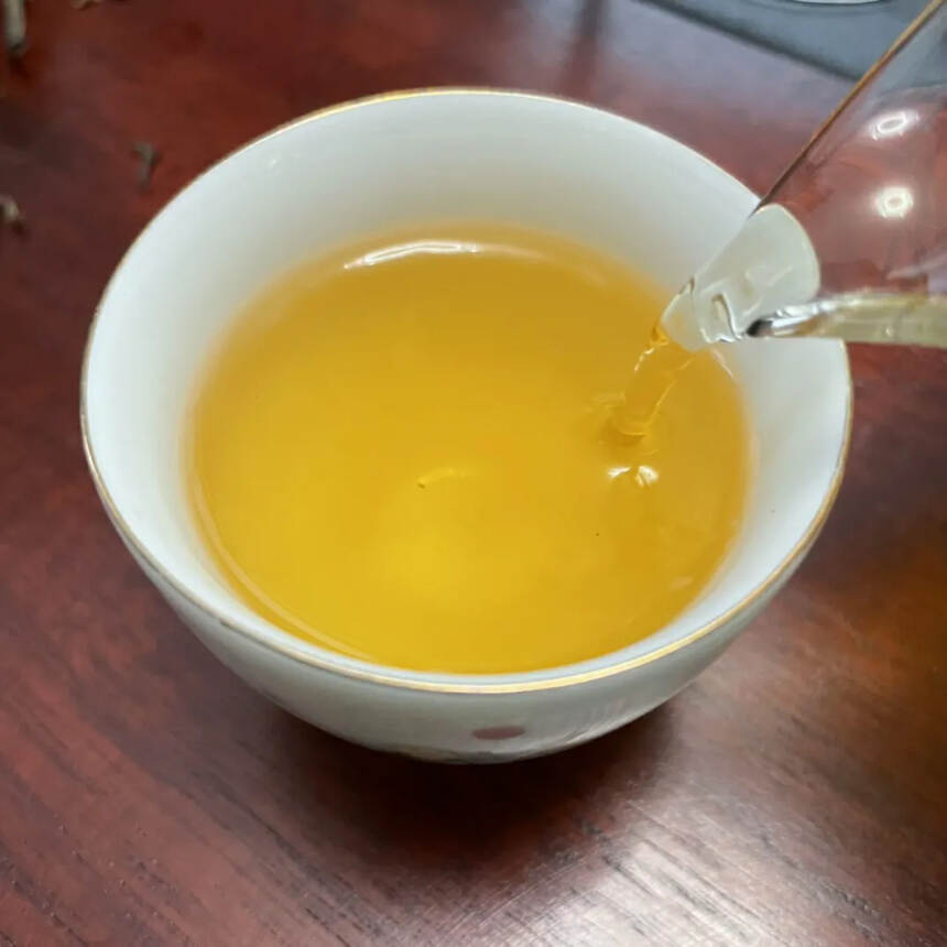 帕沙犀牛塘古树红茶
日晒滇红单芽茶，可以久存。
甜感