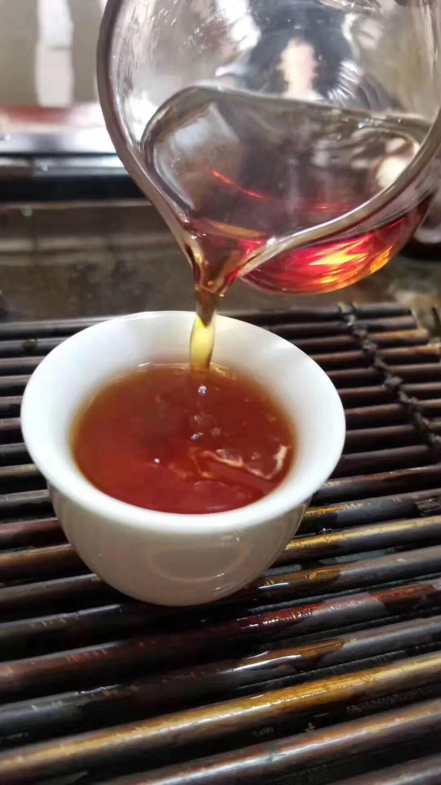 #普洱茶# 80年代布朗古树生茶500克金瓜沱茶，昆