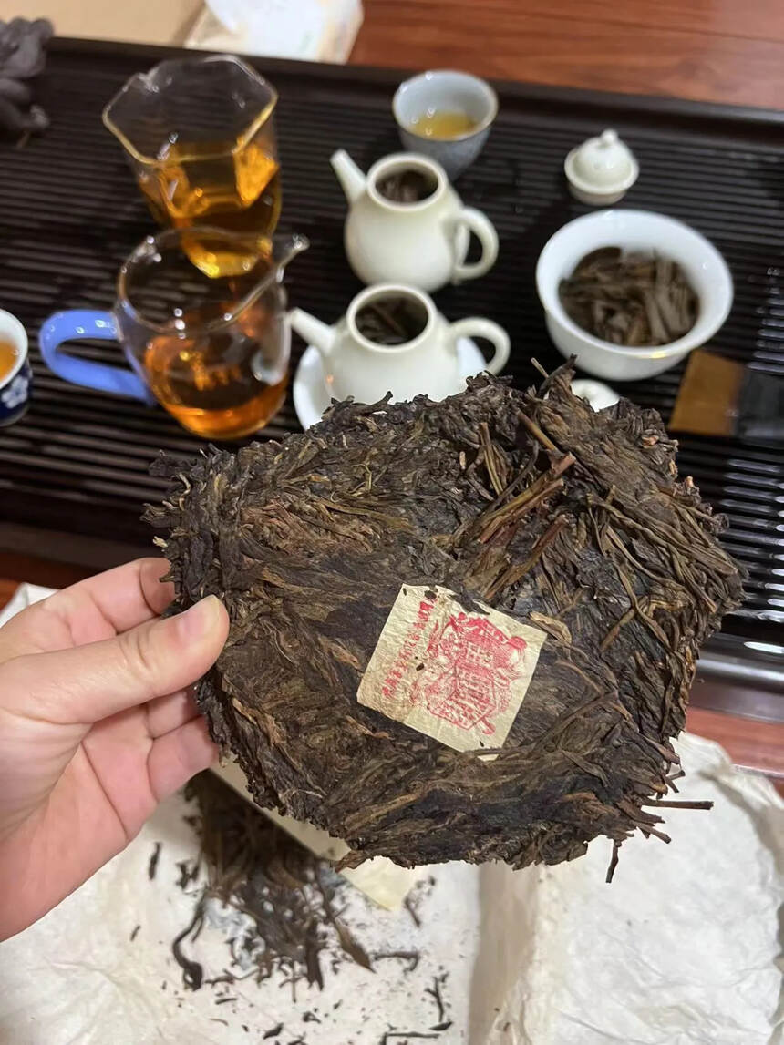 九十年代易武宋聘号（红标）少量原件。#普洱茶# #农