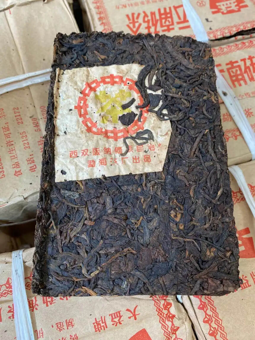 #普洱茶# 大益2001年的碎料青砖，250克*4/