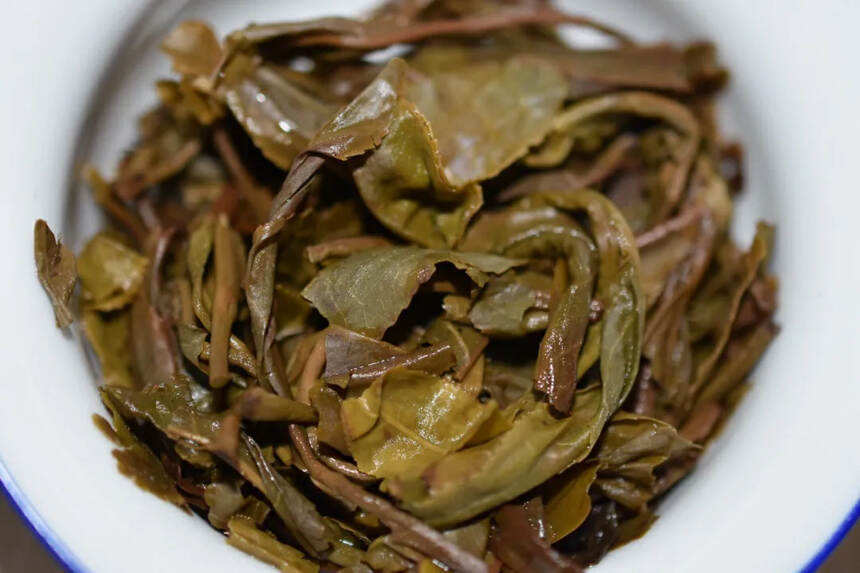 2012年邦崴普洱茶
选择云南邦崴茶区老树茶为原料
