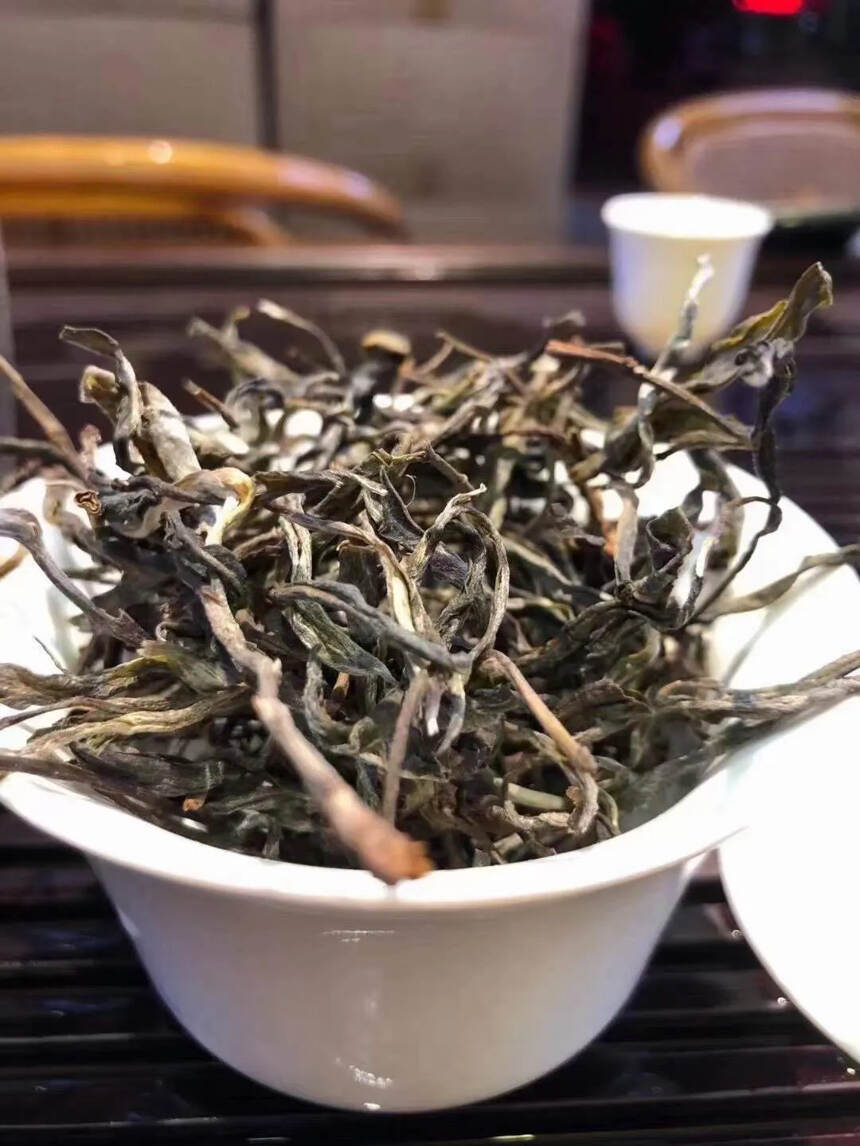 品质茶2022年麻黑茶汤透亮，叶底肥厚有弹性，汤质饱