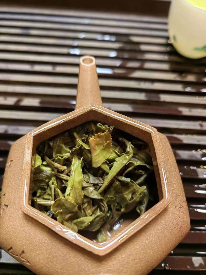 2018年南峤茶厂班章茶王青饼，（南峤首批白菜版）班