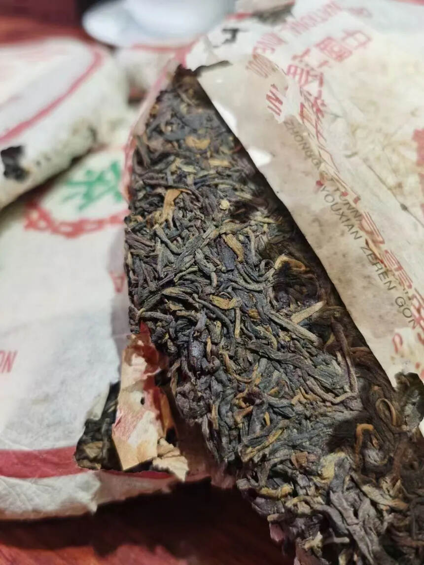 02年中茶绿印青饼
昆明纯干仓老生茶
汤色微红金黄透