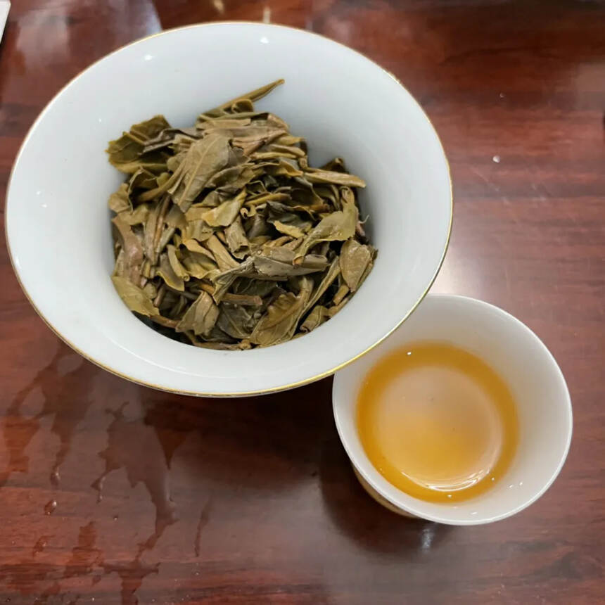 2013年冰岛茶
正宗纯料大树
9年中期茶，天花板级