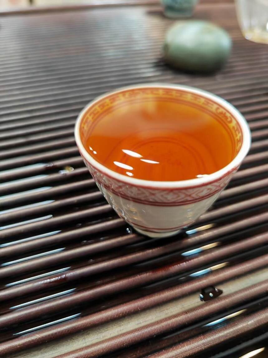 2006年易武曼落易武正山古树茶昌达号青饼