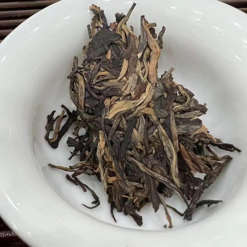 06年金奖佛海银毫！！ 此茶是六大茶山最具代表性的产