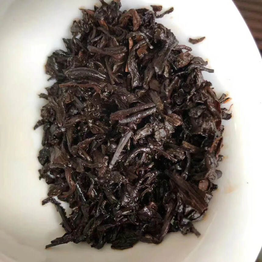 1999年大益小黑盒
100克勐海味熟
茶料等级高