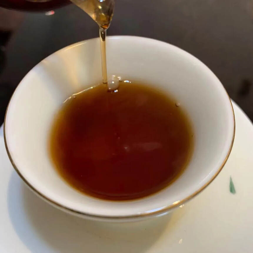 #普洱茶# 97年班章散茶，熟茶。汤稠水香，熟茶中的