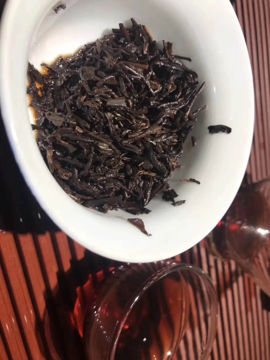 #普洱茶# 
98年少量精品散茶。