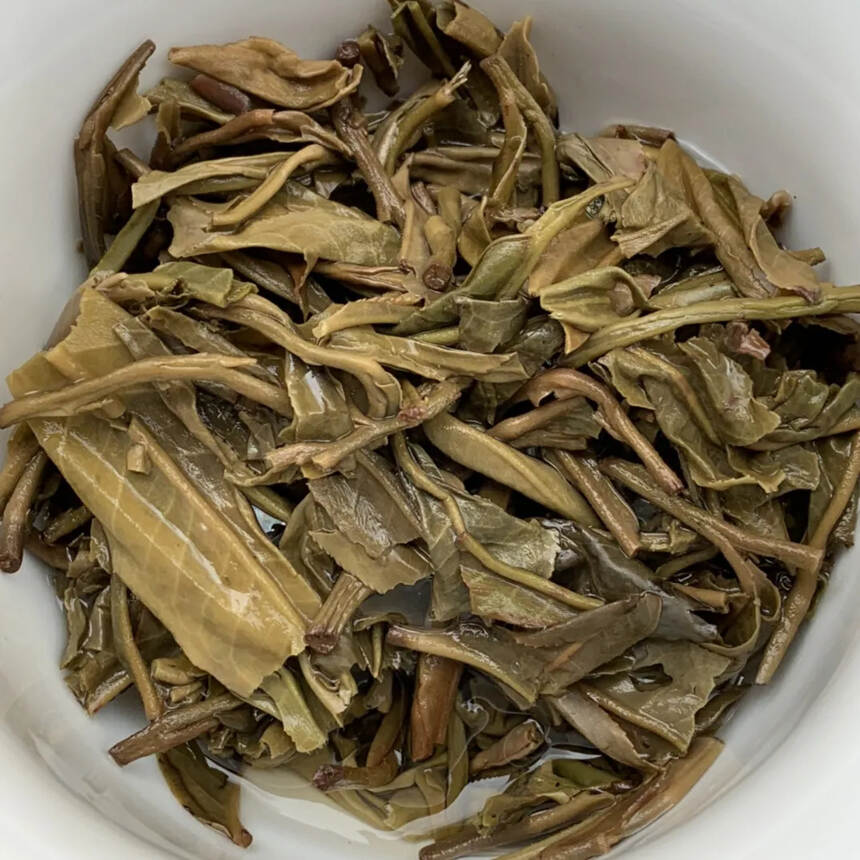 2007年中茶第一饼
15年纯纯的超干仓存放
茶饼周