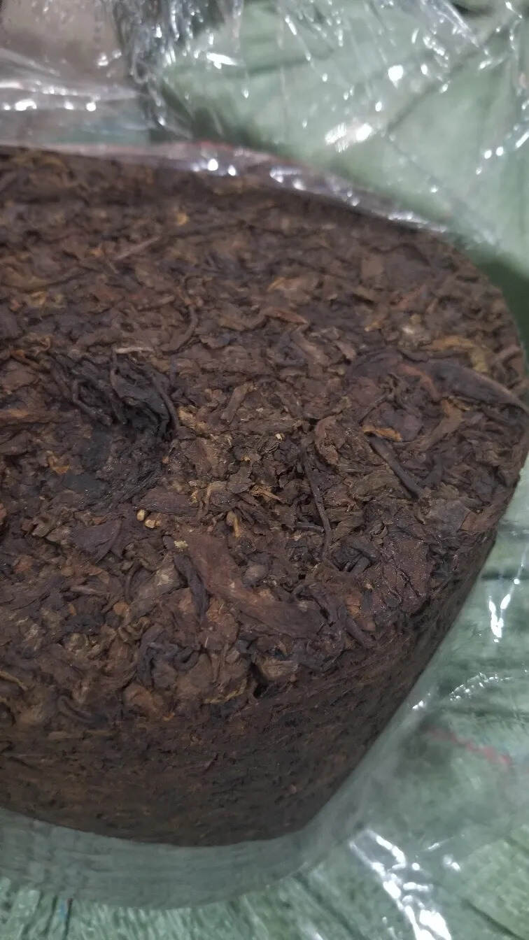 97年易武龙柱熟茶3000克，药香甘甜～茶柱汤色红浓