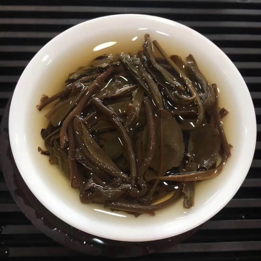 2003年易武正山麻黑古茶树青饼，越陈越香。点赞评论