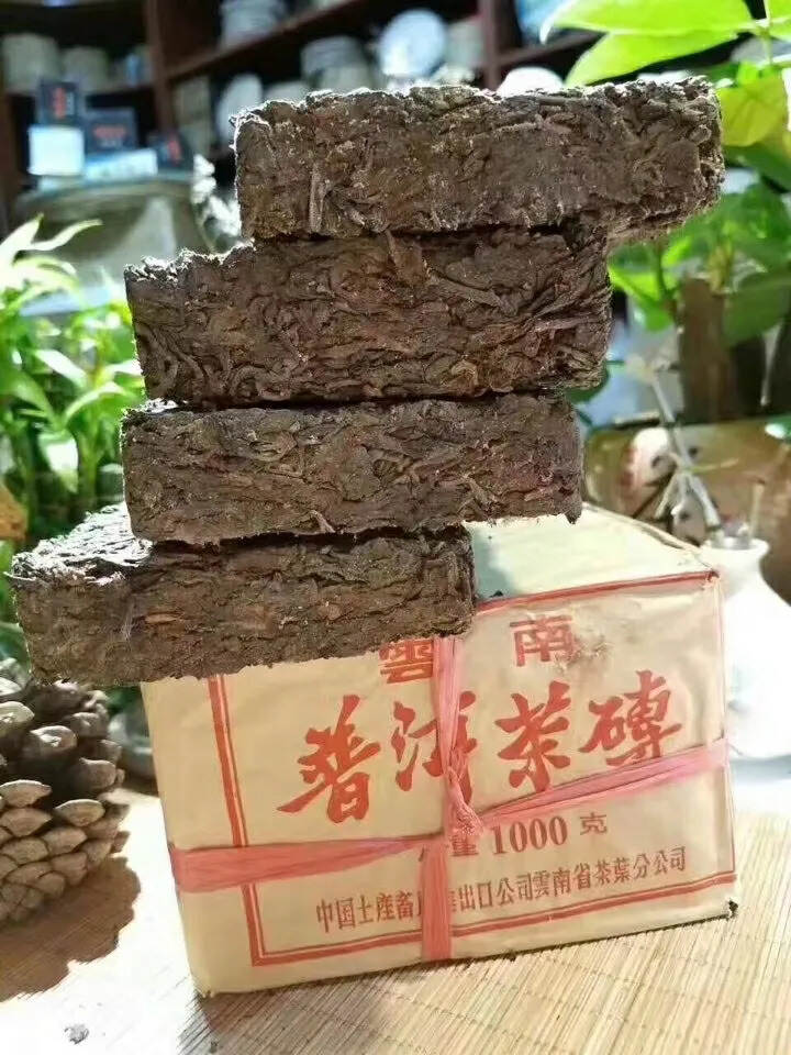 重量级老茶
80年代年8582中茶250克老生砖 懂