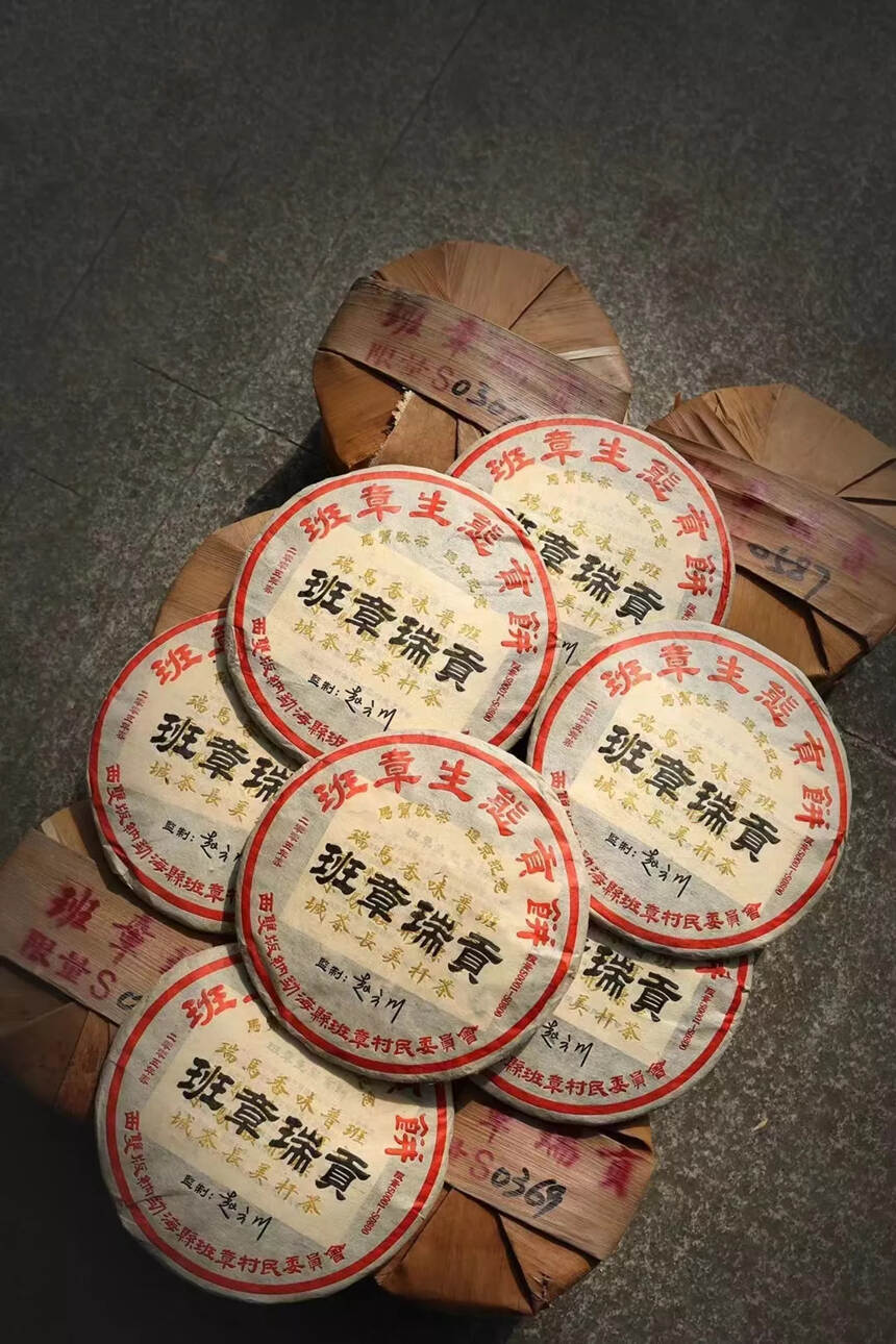 2005年首批马帮进京纪念饼
用料上等佳品，做工精细