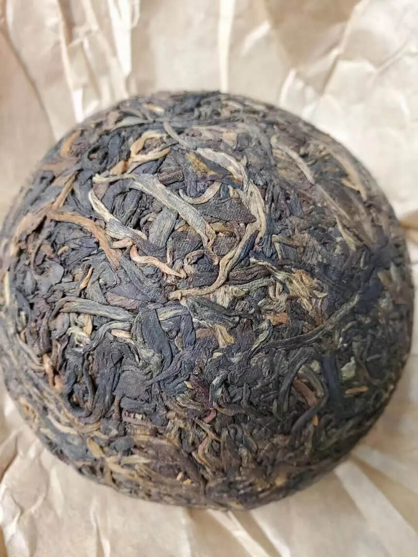 98年花园茶厂销法沱，由云南西双版纳小乔木叶种压制而