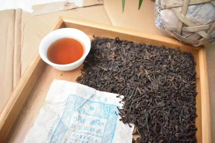 90年代易武笼茶熟茶，1.2公斤。茶汤入口惊艳四座，