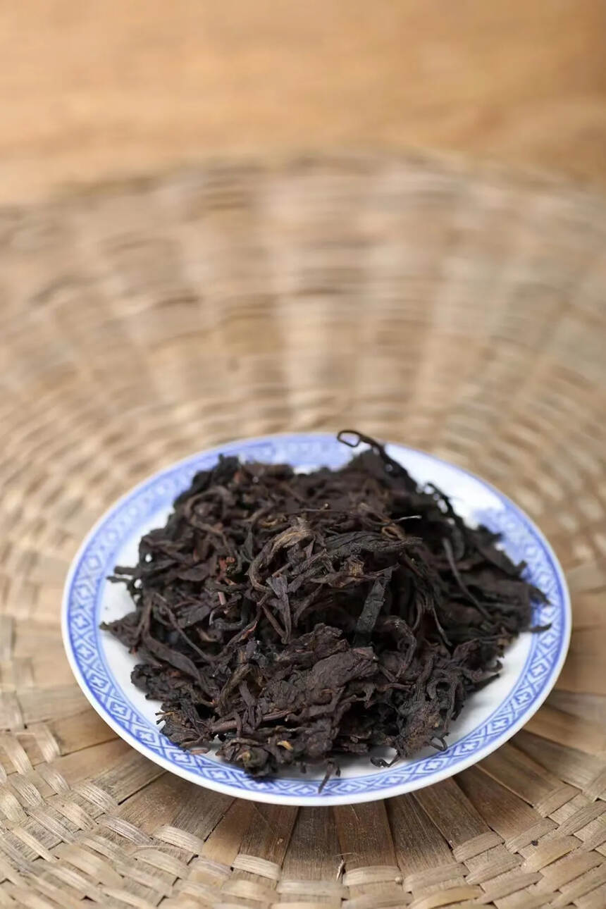 一九九八年由香港彭裕泰百年老茶莊珍藏的易武野生老树茶