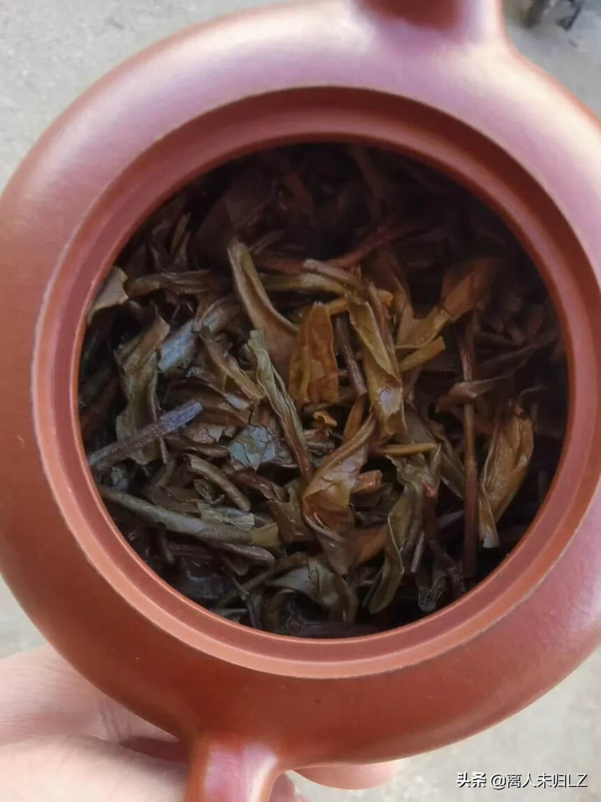 2000年普洱茶生茶蓝印圆茶，一饼357克，   一