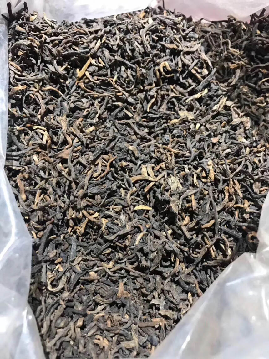 #普洱茶# 
98年少量精品散茶。