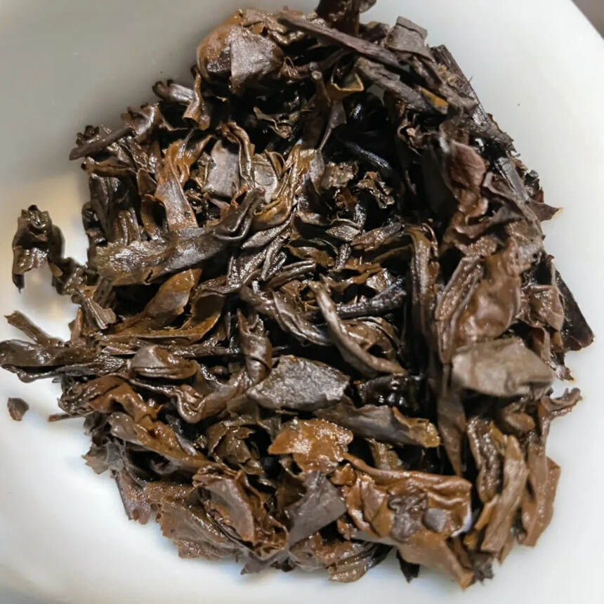 80年代布朗古树生茶
500克金瓜沱茶，干仓存放，