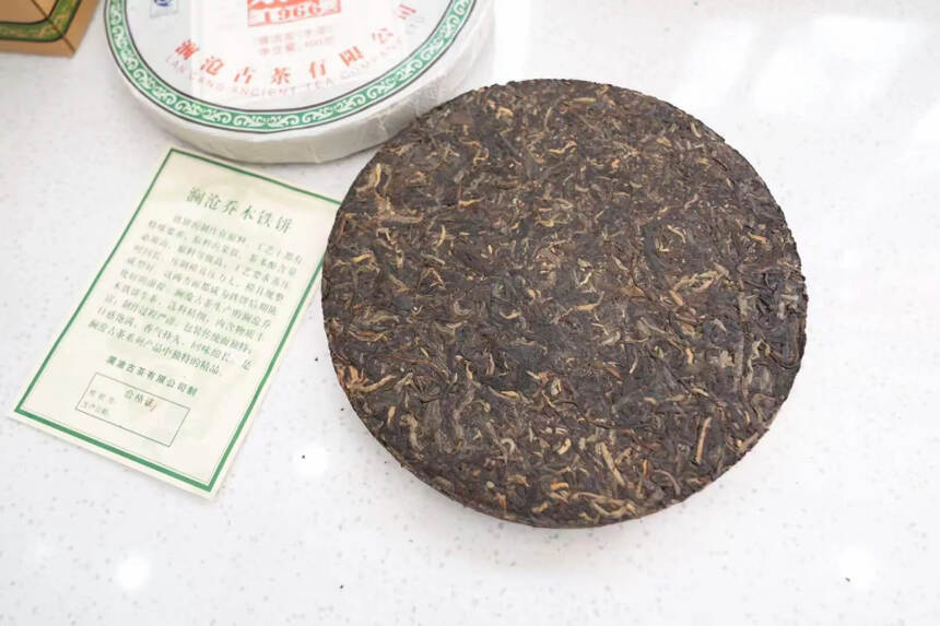 2012年澜沧古茶 乔木铁饼生茶， 散片400克/片