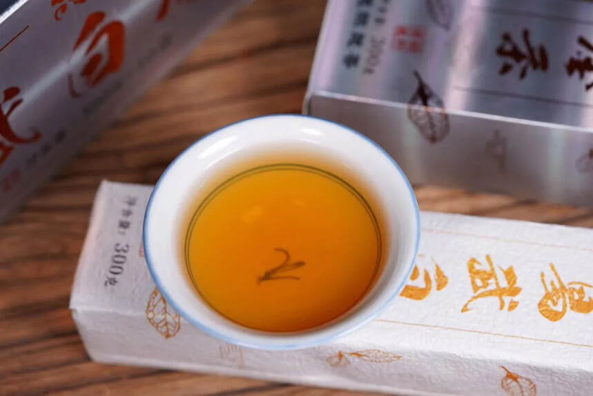 易武白金条！来自传统贡茶区——易武的古树级白茶！
规