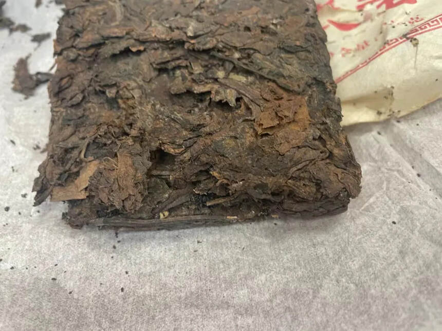 90年代易武老树生茶茶砖
一砖250g，一件120砖