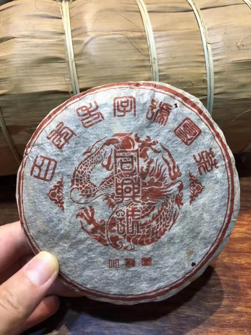 2003年同兴号生茶150克，一条12片，条索肥壮，