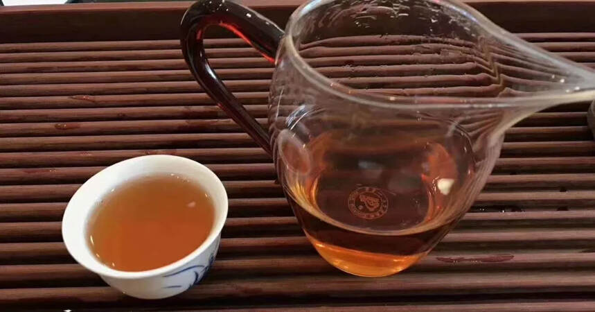 #普洱茶# 
99年海湾茶厂
野生茶红版：双内飞
#