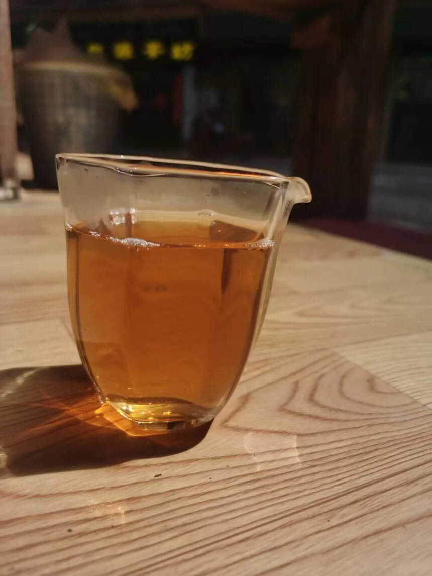 2006年那卡百年古树，选用勐宋那卡古树茶为原料，蜜