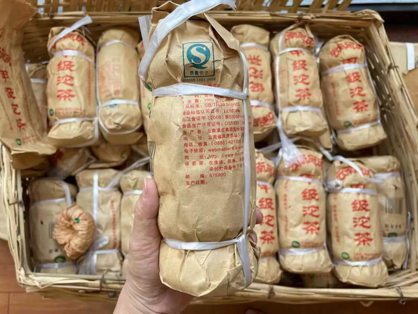 2005年凤庆茶厂 甲级沱茶，100克/沱，5沱/条