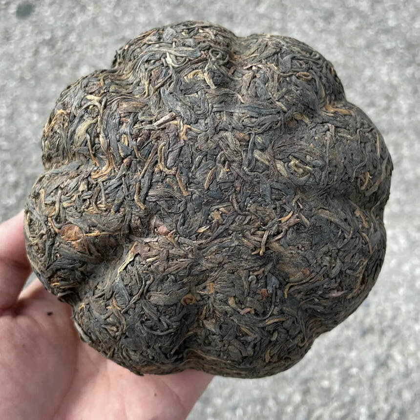 80年代布朗古树生茶
500克金瓜沱茶，干仓存放，