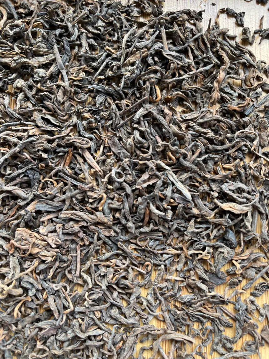 #普洱茶# 80年代老普洱熟茶，勐海古树料。焦糖香，
