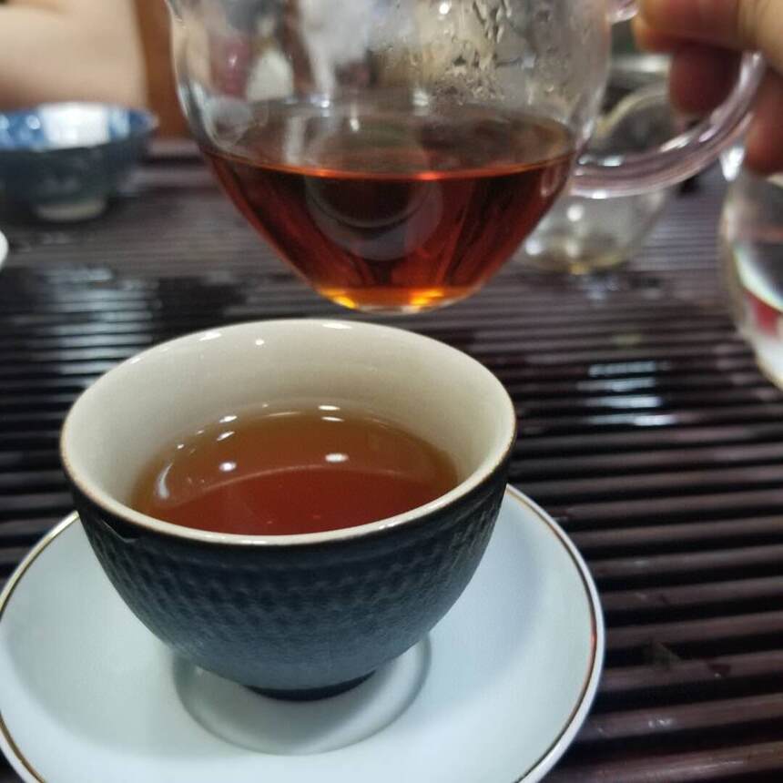 69年代5000克樟香竹筒茶，陈年虫屎老生茶竹篓装。