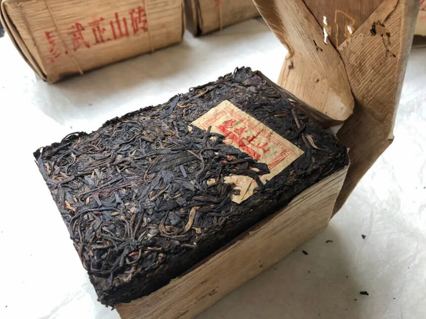 99年易武正山野生茶砖，选用易武老街正山野生茶压制。