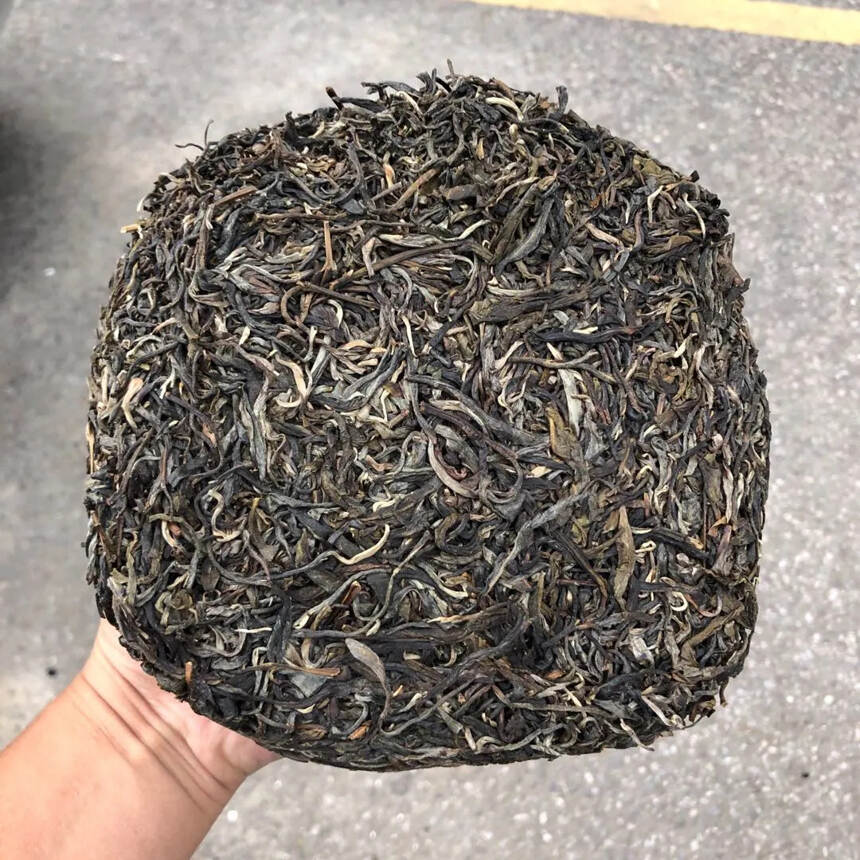 2015年冰岛竹篓茶，纯料生茶。纯正冰糖甜，香浓油润