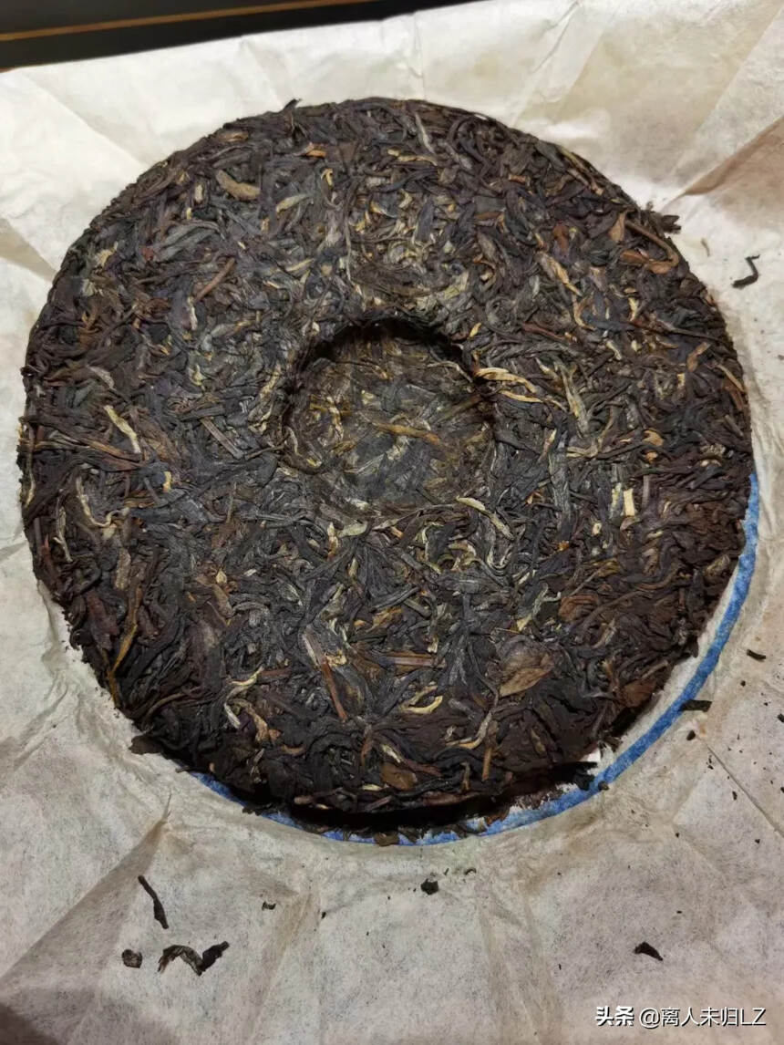 2000年普洱茶生茶蓝印圆茶，一饼357克，   一